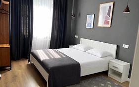 Kostjukowski Apartments Ніжинська 17